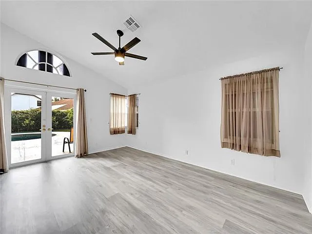 4414 NW 52nd St — Photo 7