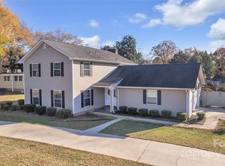 475 16th Ave NW, Hickory, NC 28601