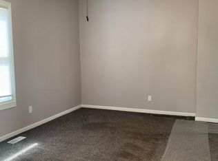 612 4th St SW #2, Cedar Rapids, IA 52404