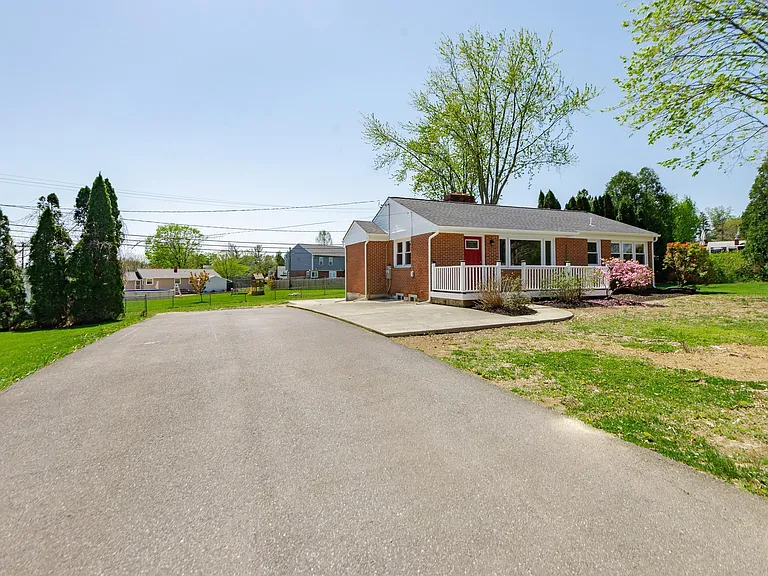 105 Meadow Rd — Photo 39