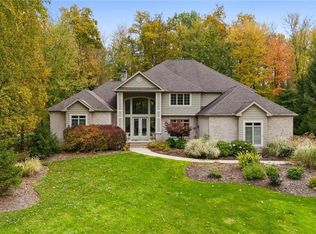 200 Knightsbridge Ln, Aurora, OH 44202