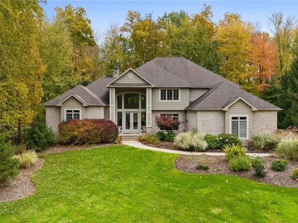 200 Knightsbridge Ln, Aurora, OH 44202