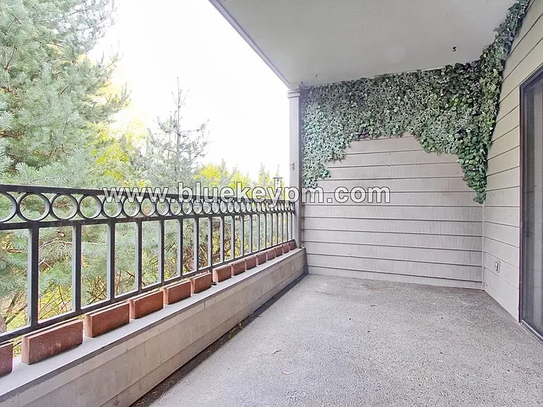 1320 SW Hall St #102 — Photo 14