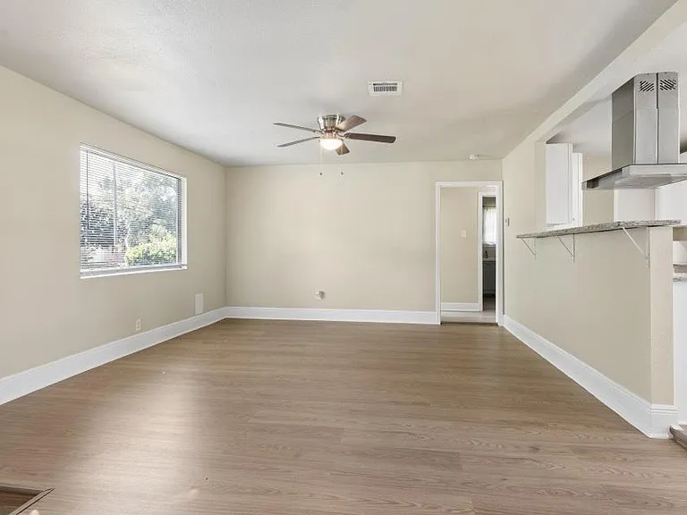 216 Bearle St — Photo 4