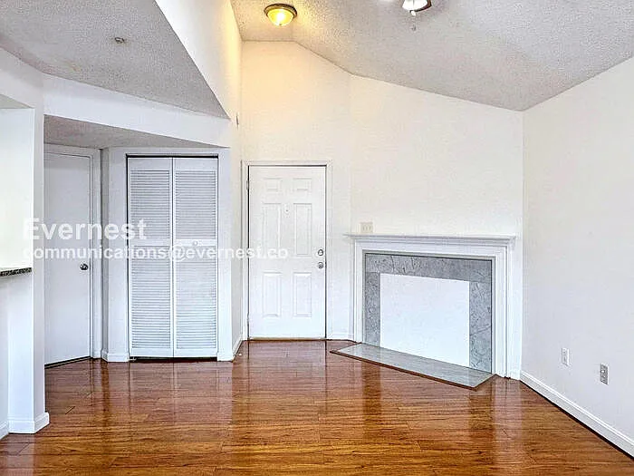 1011 Fallcrest Ct #202 — Photo 8