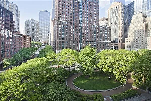 Sold by Space Marketing Shop | media 2