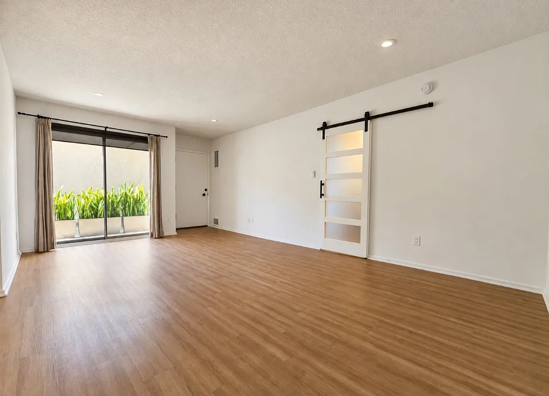 12340 Rochester Ave — Photo 4