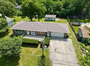 9615 402nd Ave, Genoa City, WI 53128