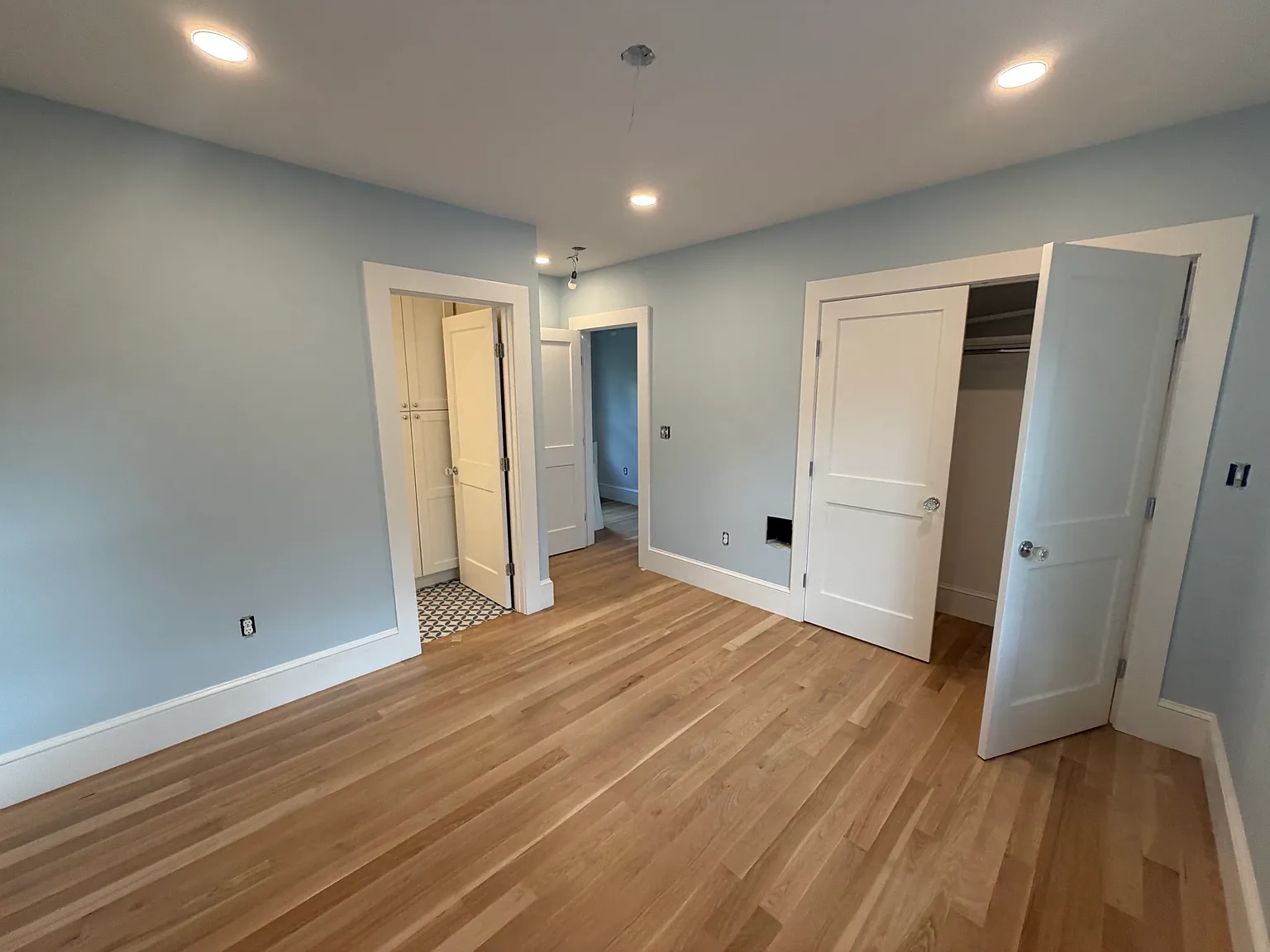 3 bed, 2.5 bath, 9999 sqft, $4,500 — Photo 3
