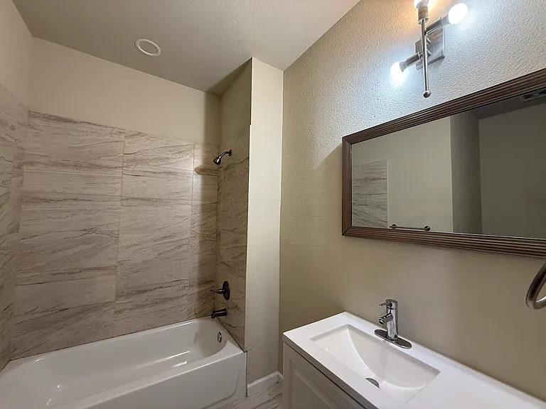 230 Heritage Ct — Photo 13