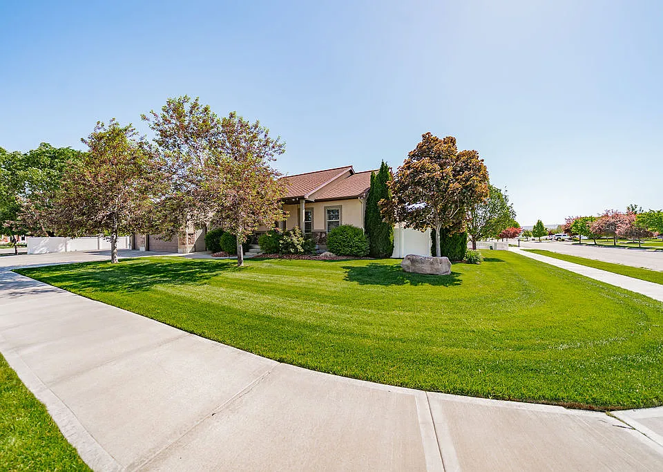 140 Casa Dr