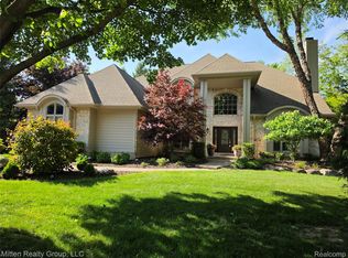 3351 Red Fox Ct, West Bloomfield, MI 48324