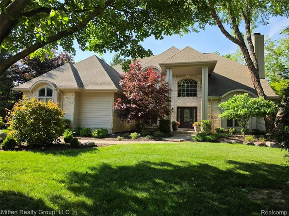 3351 Red Fox Ct, West Bloomfield, MI 48324