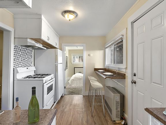 2nd image of 32 N Chestnut St #102