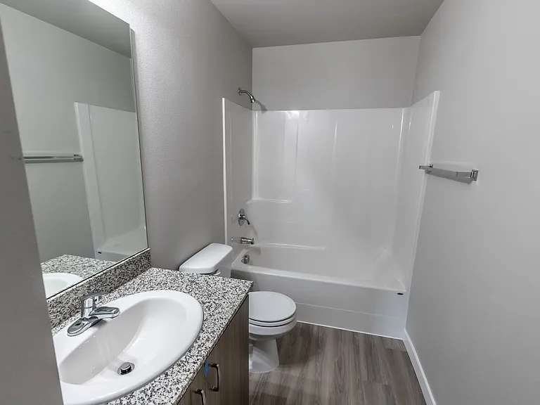 Evergreen Valley Apartments — Photo 30