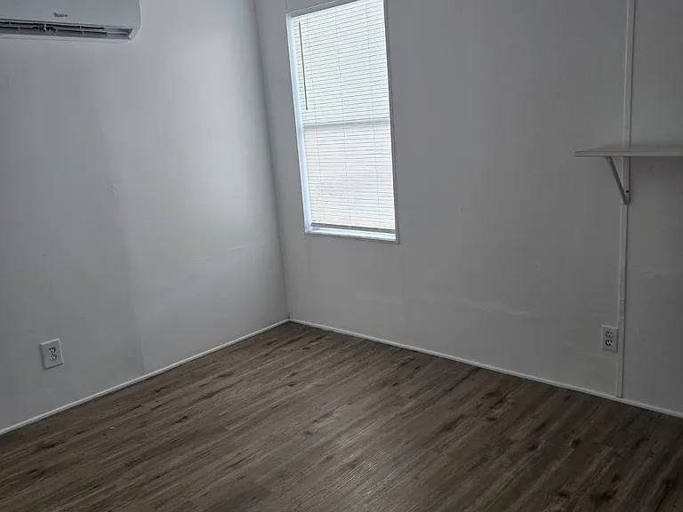 1006 W Maxanna Blvd — Photo 6