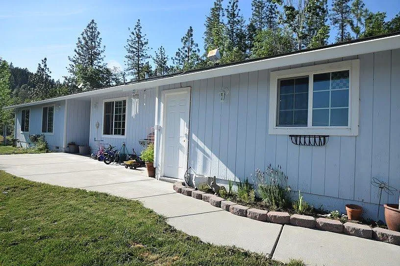 520 Skyline Dr photo 1