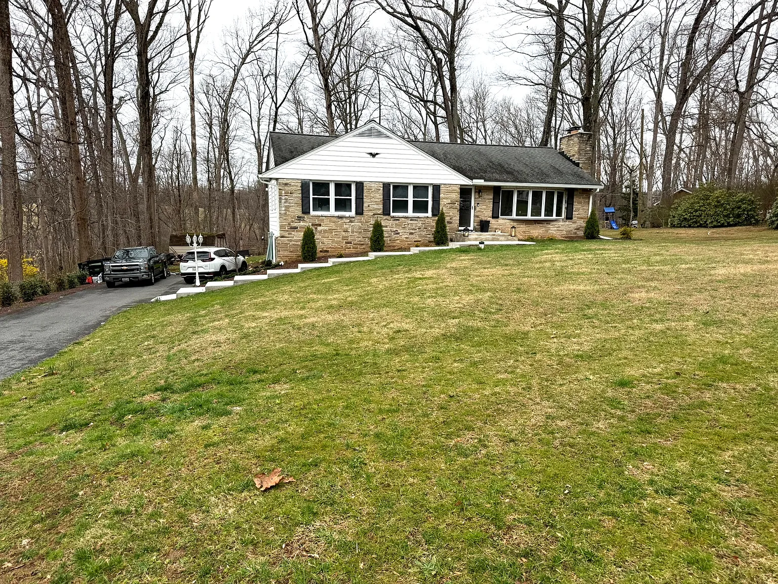 3 bed, 2.5 bath, 2475 sqft, $3,100 — Photo 2