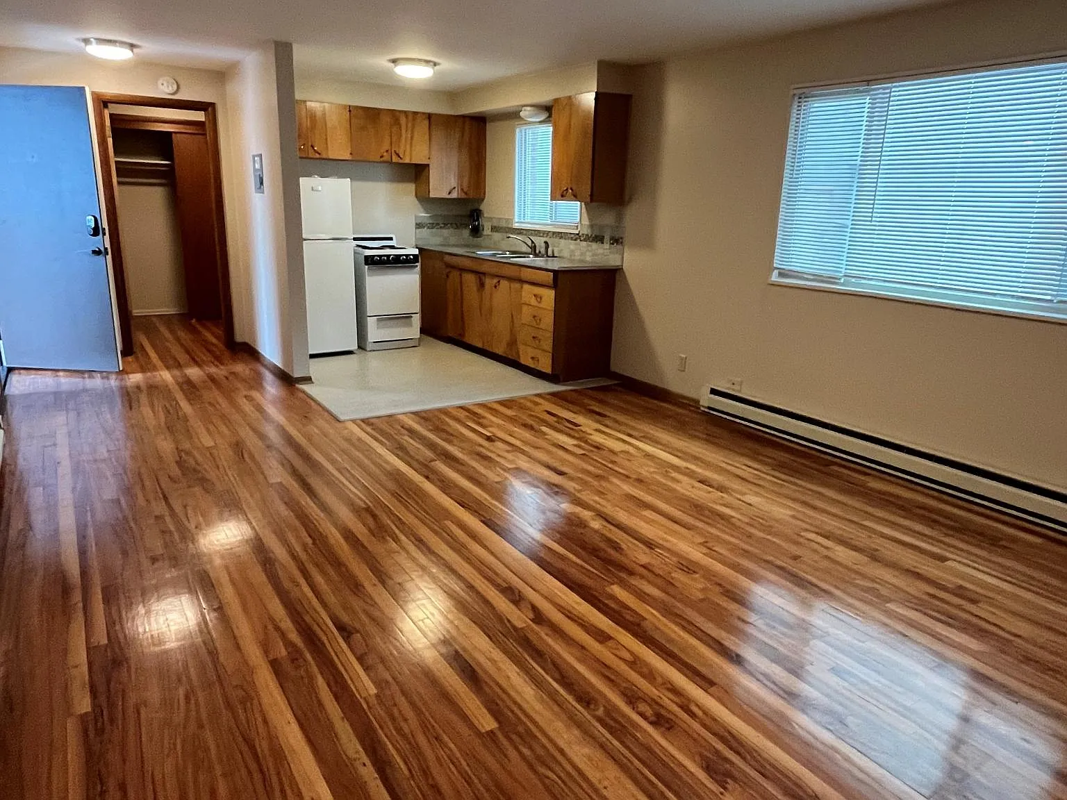Studio, 401 sqft, $975 — Photo 3