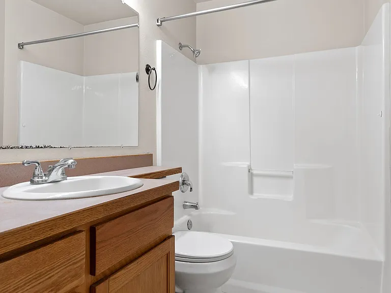 114 SE Roosevelt Ave #&-2 — Photo 11