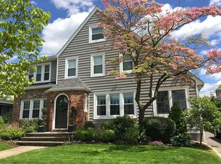 47 Bedford Ave, Rockville Centre, NY 11570