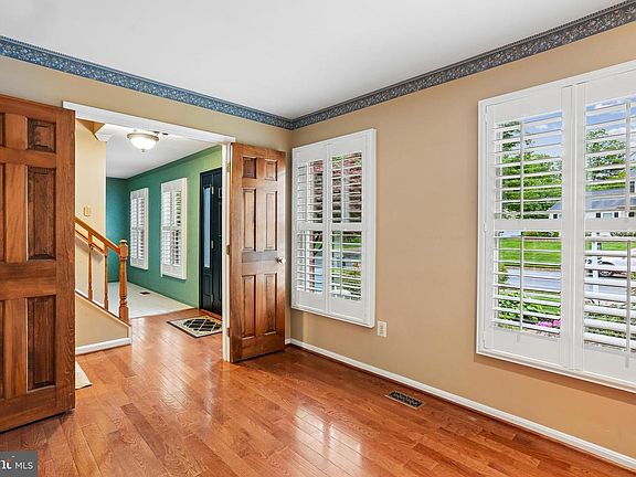 5th image of 110 Summit Hall Rd
