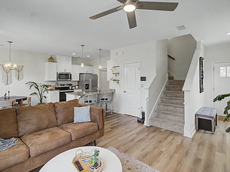 900 Grayson Ave — Photo 3