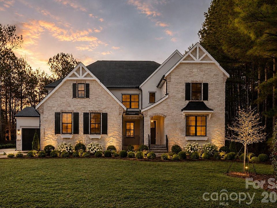 1st image of 2804 Forest Lawn Dr