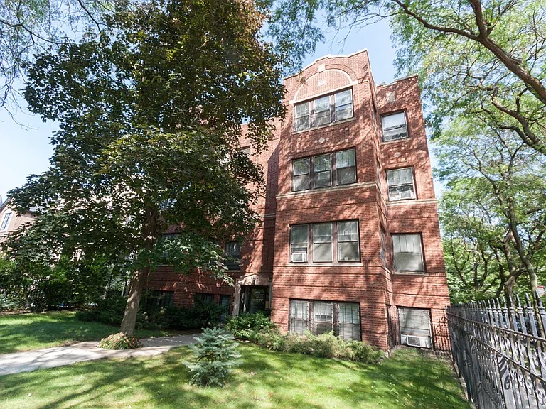 1470 W Cuyler Ave — Photo 1