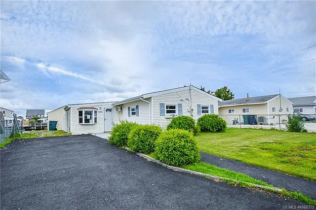 110 E Delaware Dr photo 1
