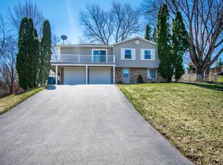 6328 95th Avenue Ct W, Taylor Ridge, IL 61284