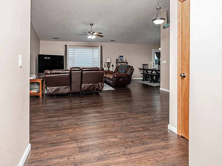 2517 Elm Creek Dr — Photo 4