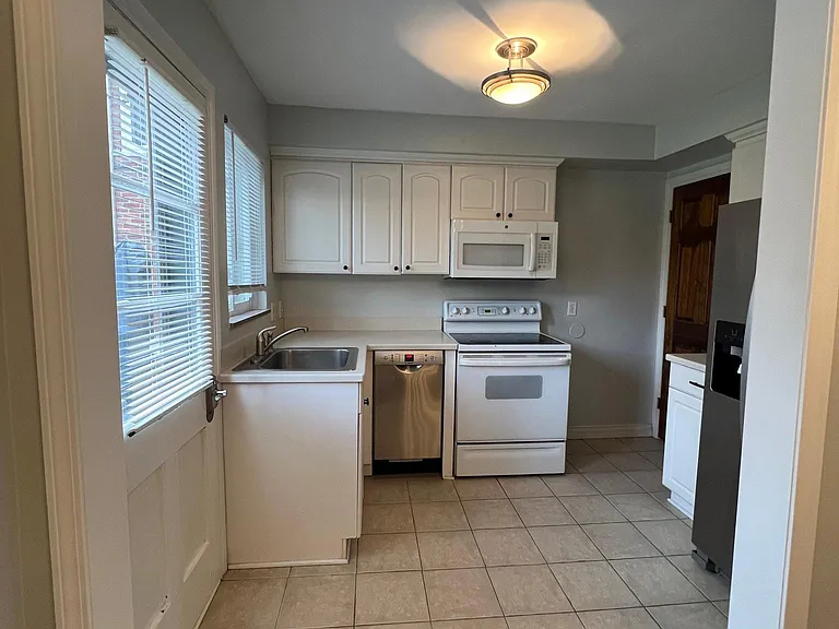 1075 Wimbleton Dr #1075 — Photo 5