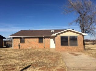 1023 E Tyler St, Mangum, OK 73554