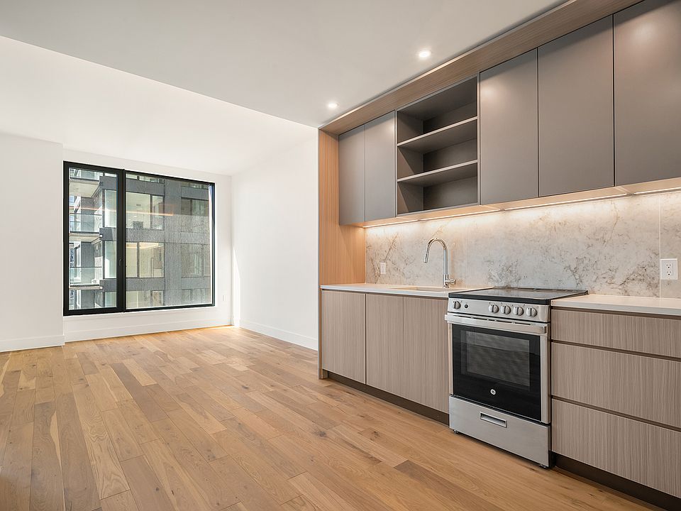1st image of 20 Rockwell Pl #2712