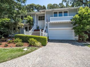 40 La Cuesta Dr, Greenbrae, CA 94904