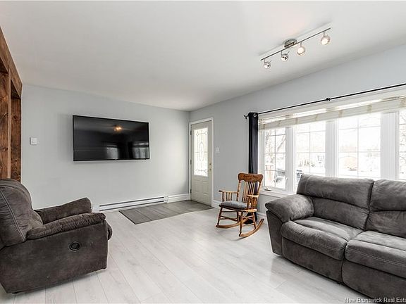 4th image of 26 Inverness Cres
