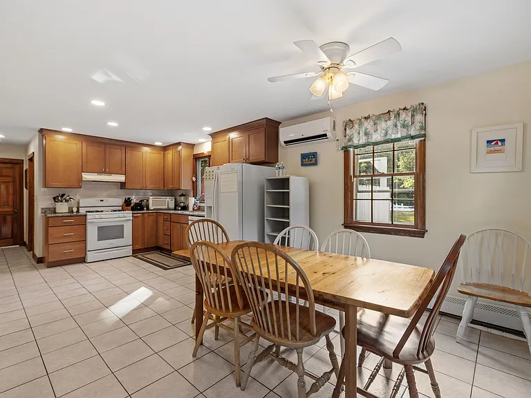 285 Acapesket Rd — Photo 5