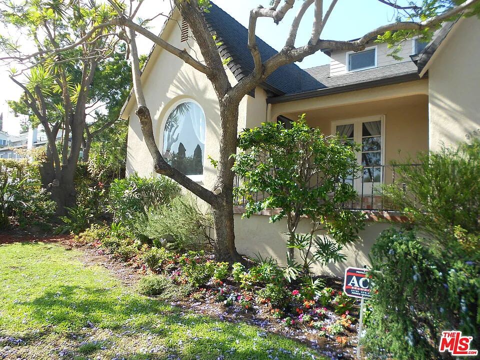 4 bed, 2.0 bath, 1698 sqft, $6,650 — Photo 2