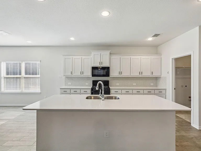 1908 Emilia Dr — Photo 3