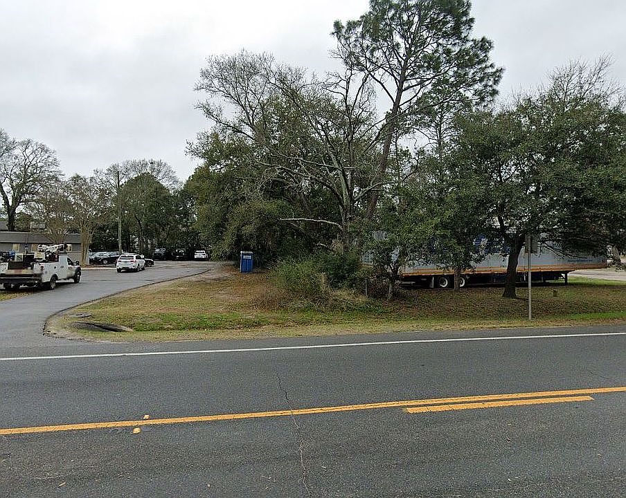 2nd image of 700 Blk Fairfield Dr