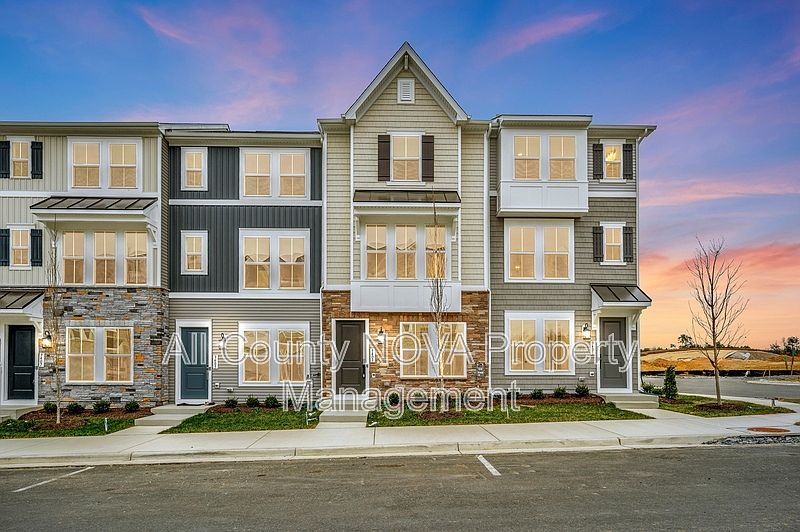 1st image of 9403 Pacific Elm St