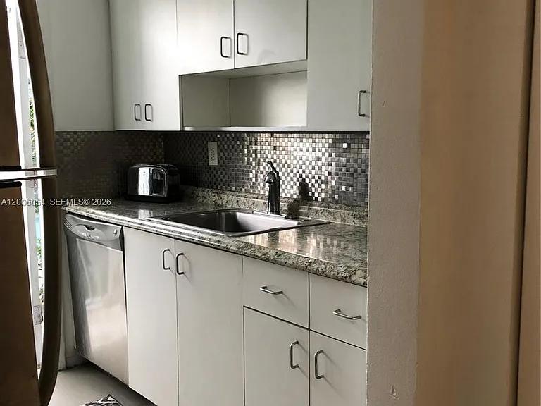 911 Meridian Ave #105 — Photo 6