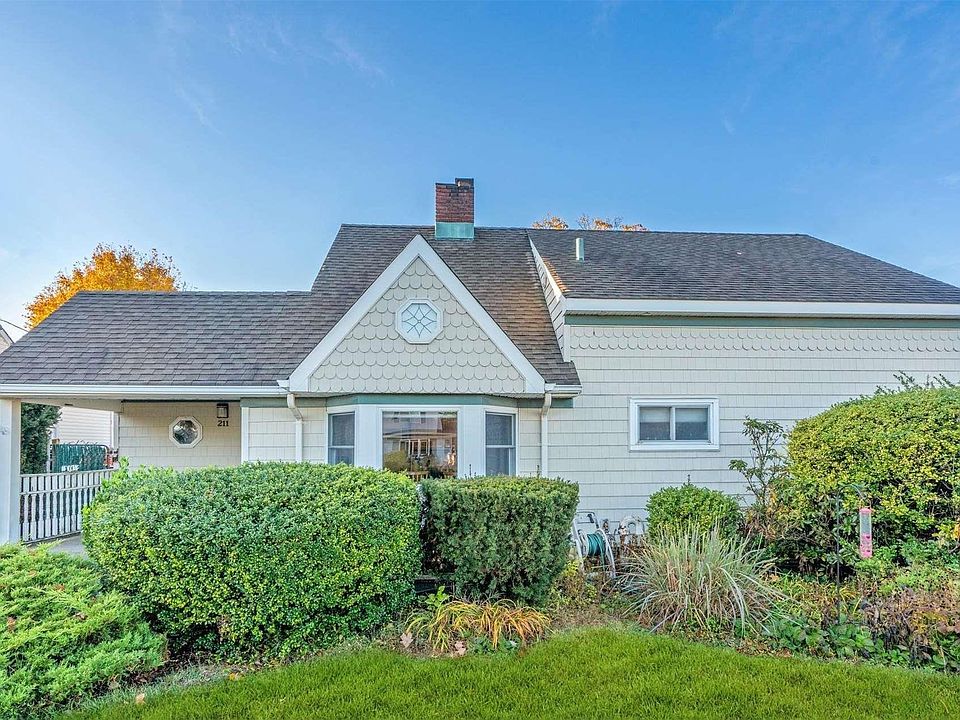 1st image of 211 Cypress Lane