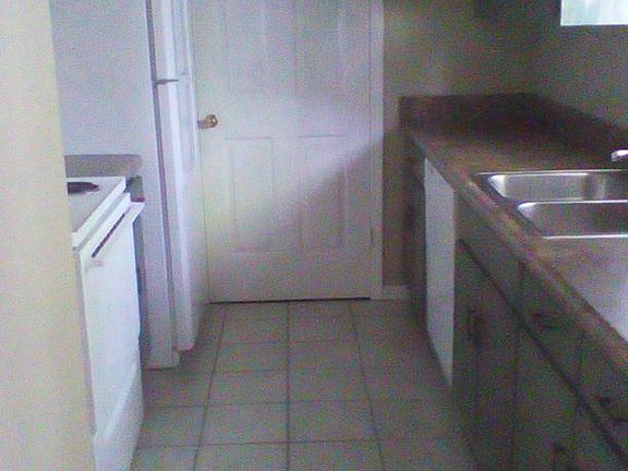 5th image of 203 Helen Cir #B