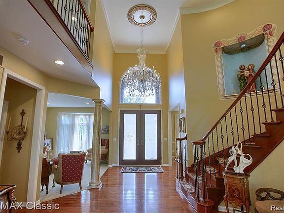 4th image of 7216 Essex Dr
