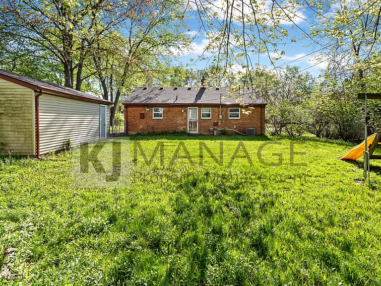 28203 Sutherland St — Photo 20