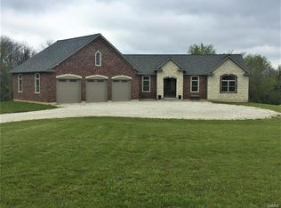 911 River Run Dr, Washington, MO 63090