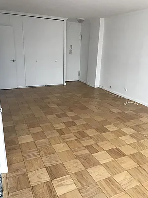 Rented by Carlyle Property Management | media 22