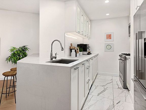 4th image of 330 E 38th St APT 46A